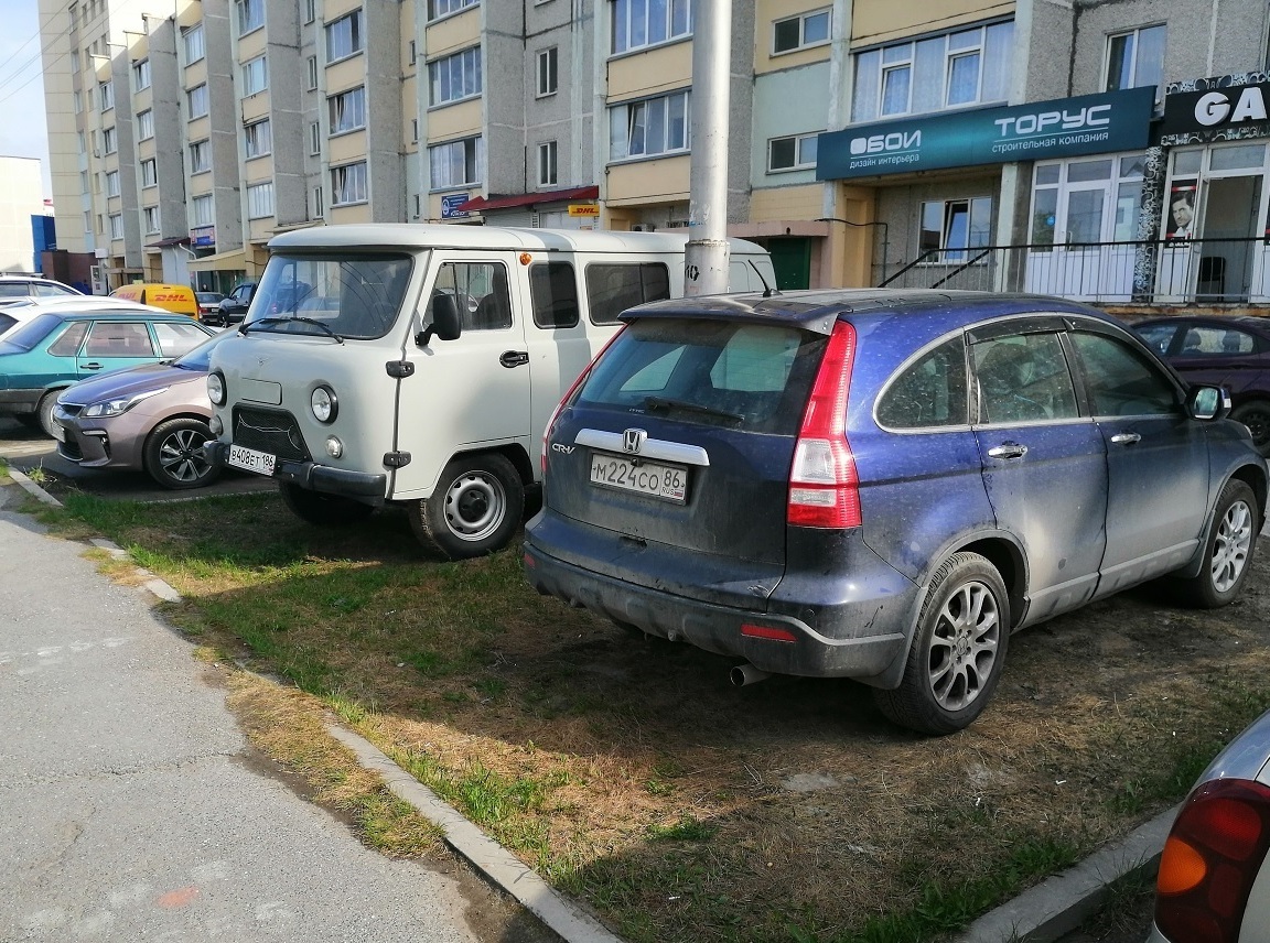 Парковка на газоне